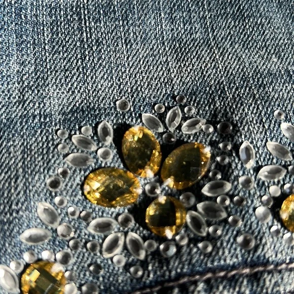 NWT Chicos Platinum Embellished Jeans - Picture 9 of 10